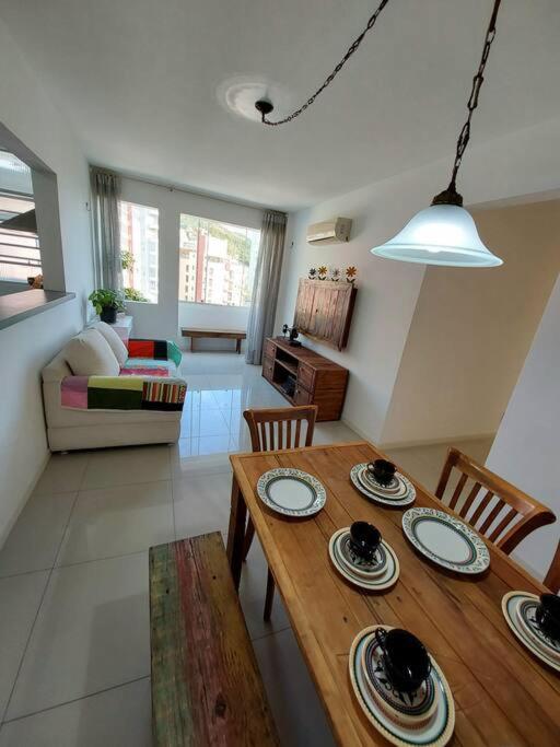 Custo Beneficio No Centro 4 Pessoas, 2q, Ar, Garagem, Cozinha Completa * Florianopolis
